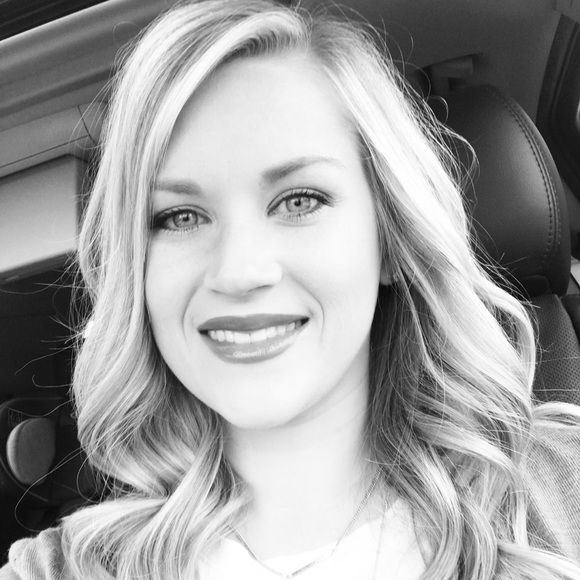 Meet your Posher, Makenzie - Picture 1 of 1